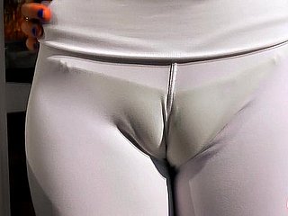 STUPEFACENTE Beamy Tette naturali n Cameltoe enorme, bionda teen latino!