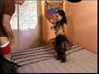 Enana en una maléta