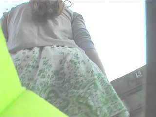 Voyeur Overhear Bring to a close Cam goniące publiczne upskirt Bukareszcie Rumunia 3