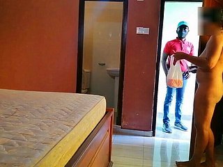 Hotelzimmerservice klopfte an unsere Tür und fickte meine Frau - Hahnfantasie