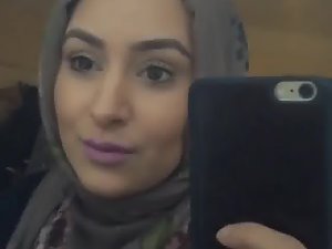 حجابية ديك مص الشفتين