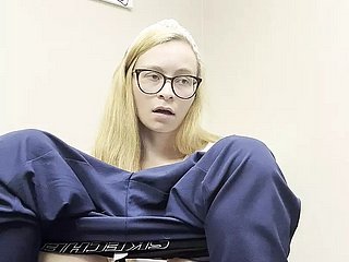 Stale infirmière chatte jouer une milf bazaar chaud excitée