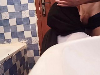 Poi, underbrush un fardello pesante, mi sono assaliti da un cretino e da un bastardo