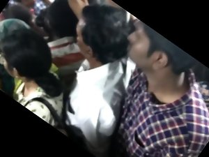 Big pain in the neck ragazza epico tentoni in school Chennai. NON PERDA