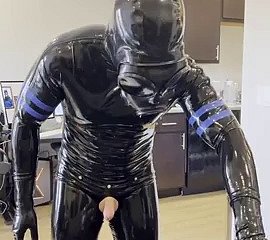 Rubberdrone se masturba paintbrush calcetines de látex