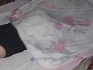 میں نے نوکرانی کو جگایا کہ وہ مجھے سیکس کرے، ہم نے بہت لطف اٹھایا