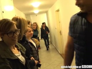 Girls Ambil Orang yang tidak dikenali kepada Seraglio HomeParty